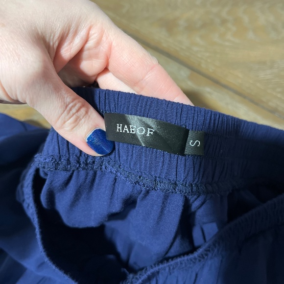 High waisted flowy maxi skirt with a slit and pockets - Picture 3 of 7